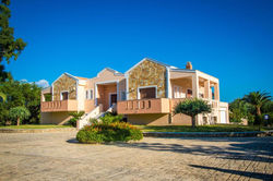 Leone Luxury Villas