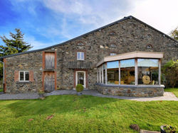 Rustic house with large garden and conservatory