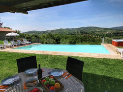 Luxurious Villa in Monte San Savino with Jacuzzi