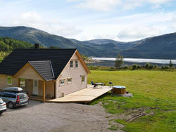 Four-Bedroom Holiday home in Foldereid