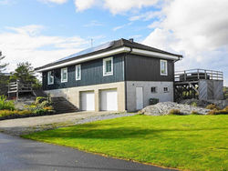 Three-Bedroom Holiday home in Henån 1