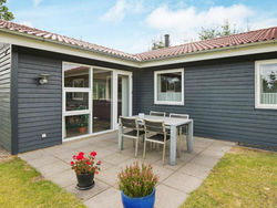 Three-Bedroom Holiday home in Bording 1