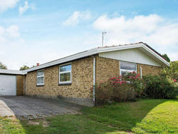 Three-Bedroom Holiday home in Allingåbro 1