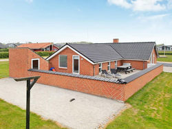 Four-Bedroom Holiday home in Vinderup 3