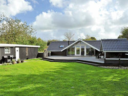 Three-Bedroom Holiday home in Ansager 16