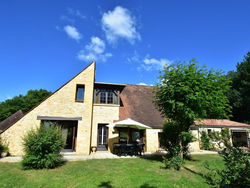 Charming Villa in Saint-Julien-de-Lampon with Terrace