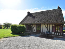 Authentic house on large estate in rural Saint-Maurice-sur-Aveyron