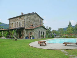 Luxurious Villa in San Romano in Garfagnana with Jacuzzi