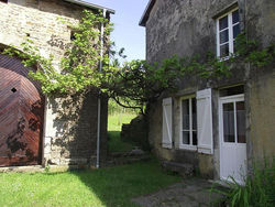 Attractive Holiday Home in Chargey-les-Port with Garden
