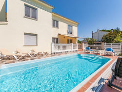 Holiday home with two separate floors and private swimming pool