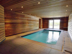 Cozy Chalet in Stoumont with Indoor Pool and Hammam