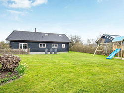 Holiday Home Pøt Strandby VIII