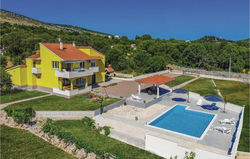 Four-Bedroom Holiday Home in Primorski Dolac