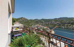 Three-Bedroom Apartment in Ploce