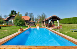 Three-Bedroom Holiday Home in Topulsko