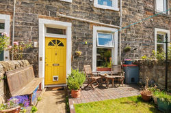 Cozy with Character - Lindean Cottage at Leith Links Park, Parking, Sleeps up to 5