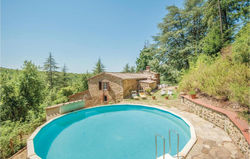 Five-Bedroom Holiday Home in Gaiole in Chianti (SI)