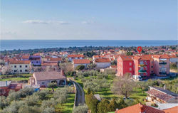 Two-Bedroom Apartment in Peroj