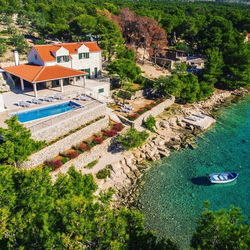 Luxury Villa Kate with heated pool