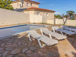 Relaxing Holiday Home in L'Escala with Swimming Pool