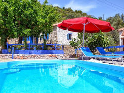 Leonidio small hause with swimming pool