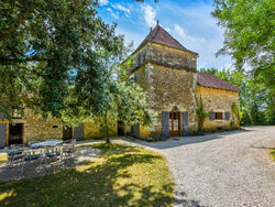 Cozy Farmhouse in Saint-Cernin France with Swimming Pool