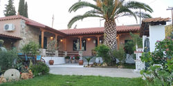 Traditional Villa Nea Peramos