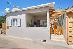 2 bedroom Villa with swimming pool-BBQ!