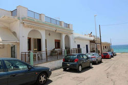 casa vicino mare ( sea rocks cottage)