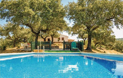 Four-Bedroom Holiday Home in Villaviciosa de Cordo.