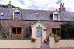 Rosemount Cottage - Highland Cottage