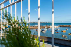 Quayside View - Luxury Apartment on Paignton Harbour