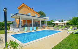 Four-Bedroom Holiday Home in Kanfanar