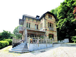 Beautiful Mansion in Flobecq with Jacuzzi