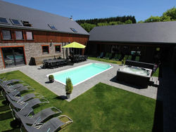 Plush Villa in Manhay with Heated Pool & Wellness Centre