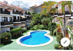 Apartamento con jardín y piscina B