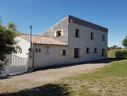 Villa with private heated pool, jacuzzi and stunning views, near Minerve