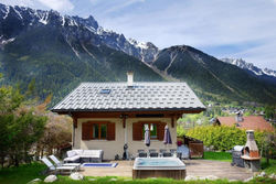 Chamonix Luxury Chalet, Sleeps 12, Large 200m2, 5 Bedroom, 4 Bathroom, Garden, Jacuzzi, Sauna