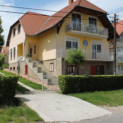 Lenke Apartmanház