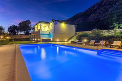 VILLA BEYBE with Jacuzzi, large private pool 50m2, BBQ,free WIFI, 3 bedrooms