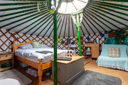 Luxury Glamping Yurt-Perfect for staycations-Pets welcome-Fantastic location