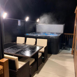 Moonlight Ridge - luxury lodge with hot tub