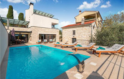 Nice home in Valtura w/ Outdoor swimming pool, Jacuzzi and Sauna