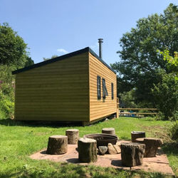 Cosy Foxglove Hut