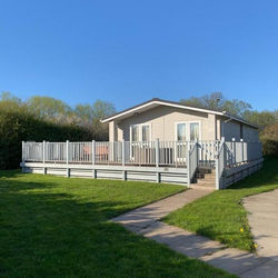 Lodge 29 with Hot Tub and Sauna - R and R Holidays Ltd