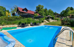 Nice home in Seketin w/ Outdoor swimming pool and 2 Bedrooms
