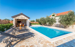 Stunning home in Galovac w/ Outdoor swimming pool and 3 Bedrooms