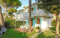 Awesome home in Bibione w/ 2 Bedrooms