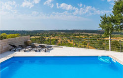 Amazing home in Piramatovci w/ Outdoor swimming pool and 2 Bedrooms
