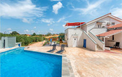 Amazing apartment in Marcana w/ Outdoor swimming pool and 3 Bedrooms